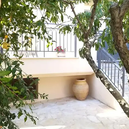 New, Bright, Cozy, Autonomous With Private Entrance And Garden, 42 M2, 5min To The And Center * Kalamata