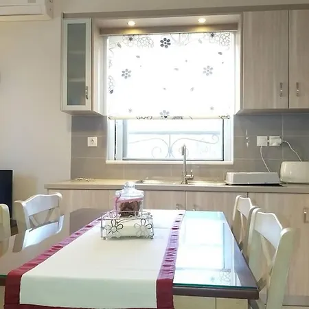 New, Bright, Cozy, Autonomous With Private Entrance And Garden, 42 M2, 5min To The And Center Apartamento Kalamata