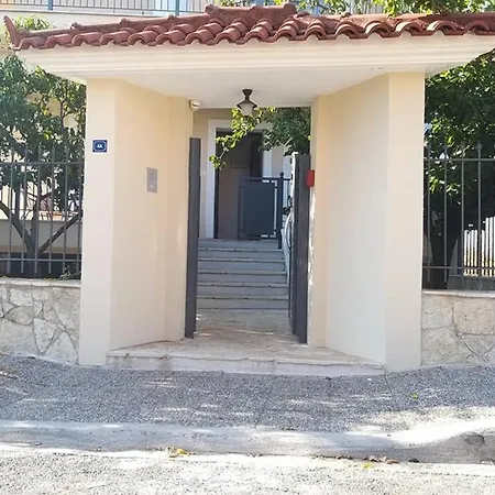 Apartamento New, Bright, Cozy, Autonomous With Private Entrance And Garden, 42 M2, 5min To The And Center Kalamata