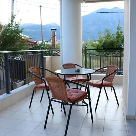 New, Bright, Cozy, Autonomous With Private Entrance And Garden, 42 M2, 5min To The And Center Kalamáta