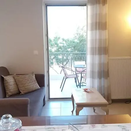 New, Bright, Cozy, Autonomous With Private Entrance And Garden, 42 M2, 5min To The And Center *
