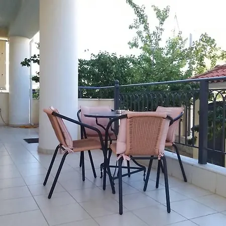 Coastal Garden Retreat: Cozy Near & Apartment Kalamata