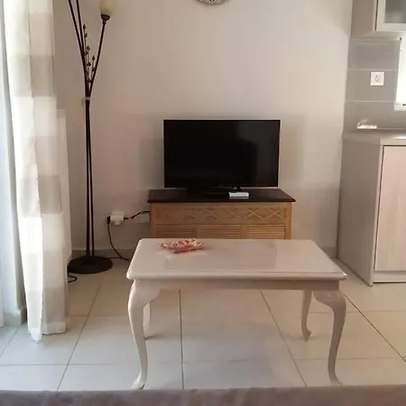 New, Bright, Cozy, Autonomous With Private Entrance And Garden, 42 M2, 5min To The And Center *