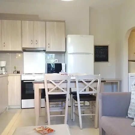 Apartamento New, Bright, Cozy, Autonomous With Private Entrance And Garden, 42 M2, 5min To The And Center Kalamata