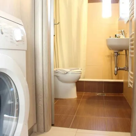 Apartamento New, Bright, Cozy, Autonomous With Private Entrance And Garden, 42 M2, 5min To The And Center Kalamata