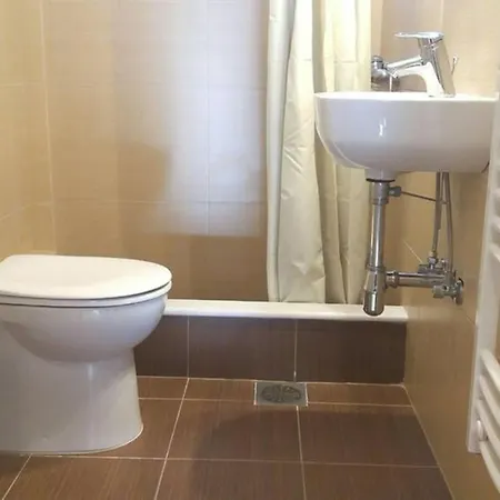 Apartamento New, Bright, Cozy, Autonomous With Private Entrance And Garden, 42 M2, 5min To The And Center *