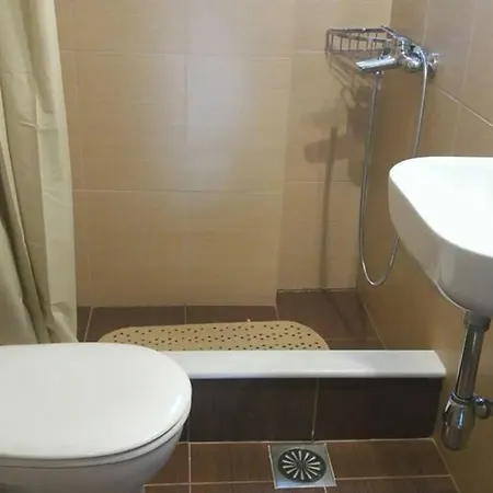 Apartamento New, Bright, Cozy, Autonomous With Private Entrance And Garden, 42 M2, 5min To The And Center Kalamata