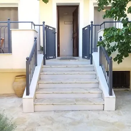 New, Bright, Cozy, Autonomous With Private Entrance And Garden, 42 M2, 5min To The And Center Appartement Kalamáta
